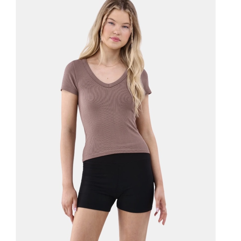 No Boundaries Seamless V-Neck Tee